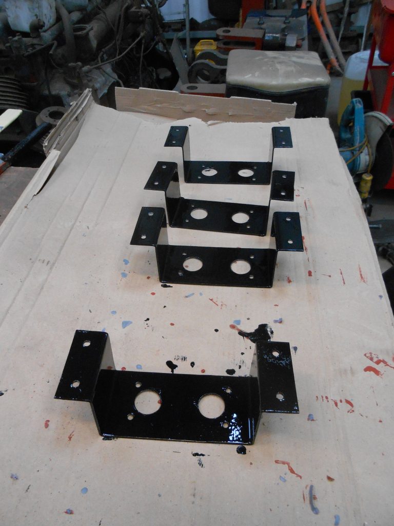 Lubrication pot support brackets