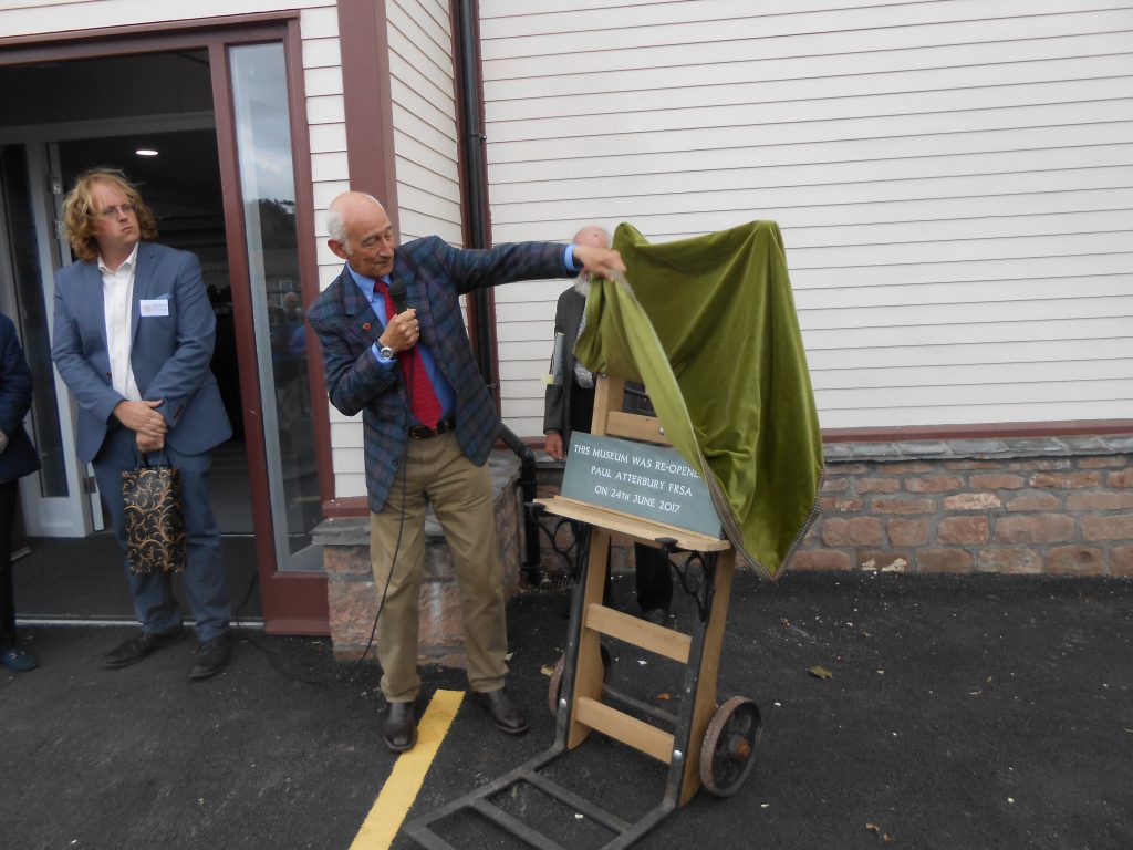 Paul Atterbury unveiling the plaque