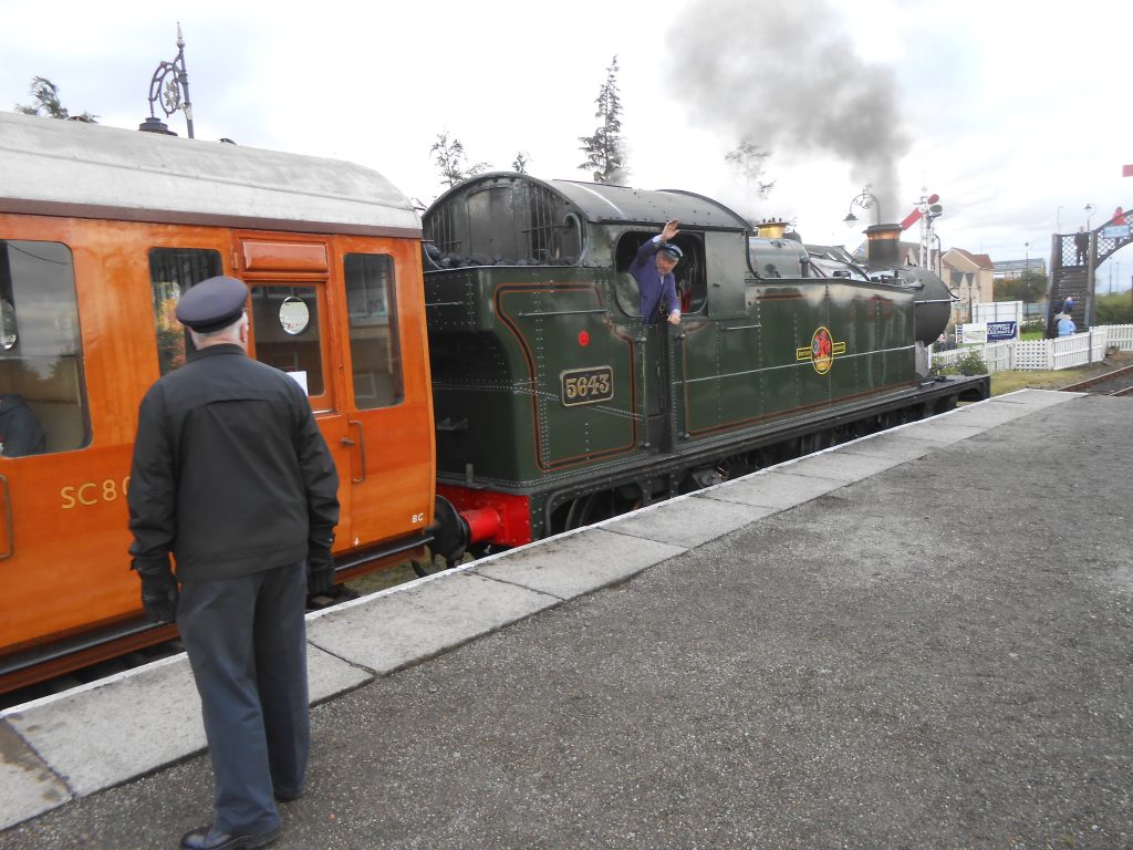 5643 leaving Bo'ness with 'teak' stock on Saturday, 21st October 2017