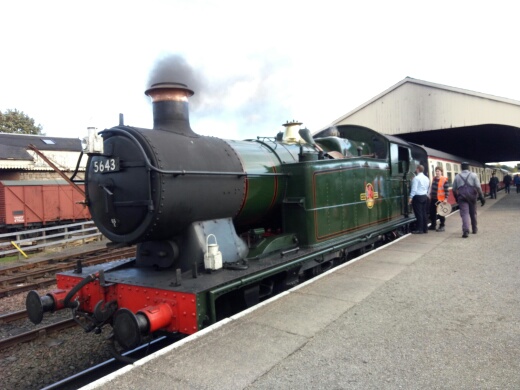 5643 at Bo'ness waiting to take the 14.10 train to Manuel