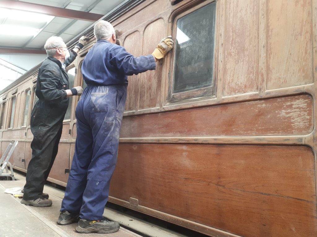 More synchronised sanding from John Dixon and John Davis