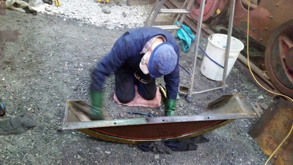 Roger cleans one of FR 20's splashers