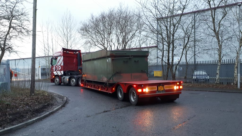 Wotton Hall's replacement tender tank arrives at Preston