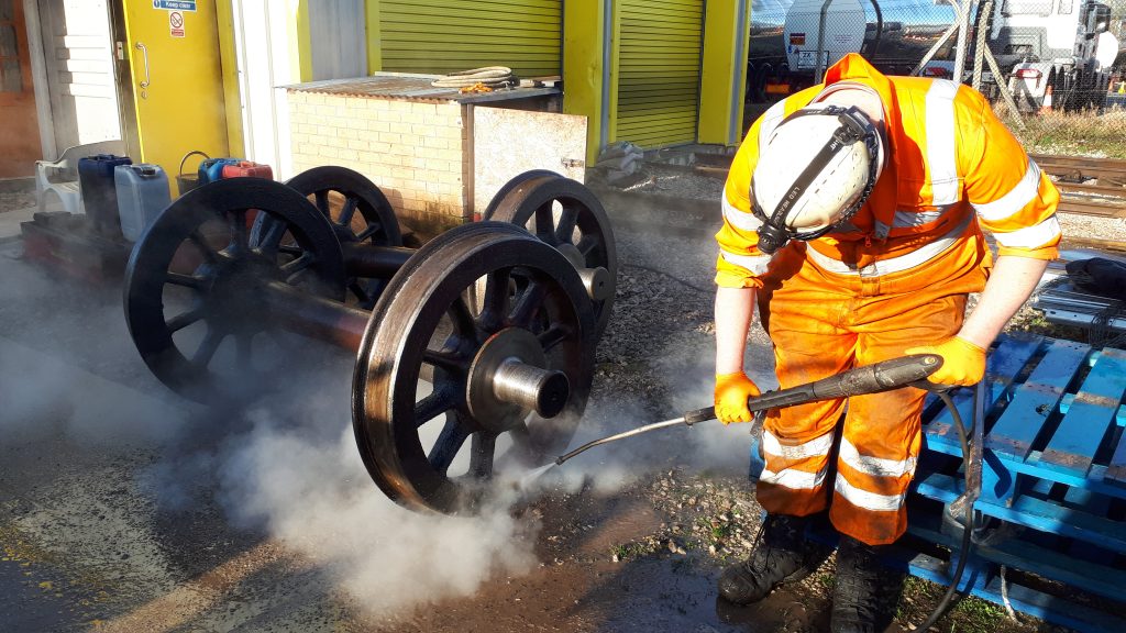 Matt Bedford steam cleans a wheelset from FR 20's tender