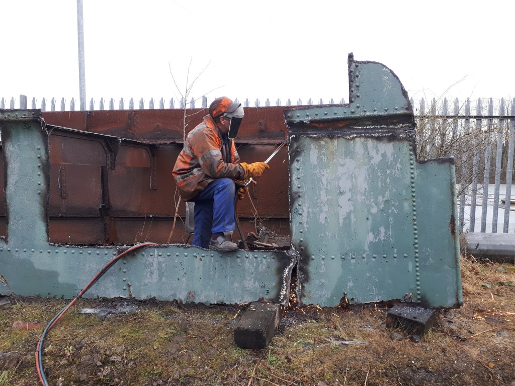 Keith cuts up the old tender tank for Wootton Hall