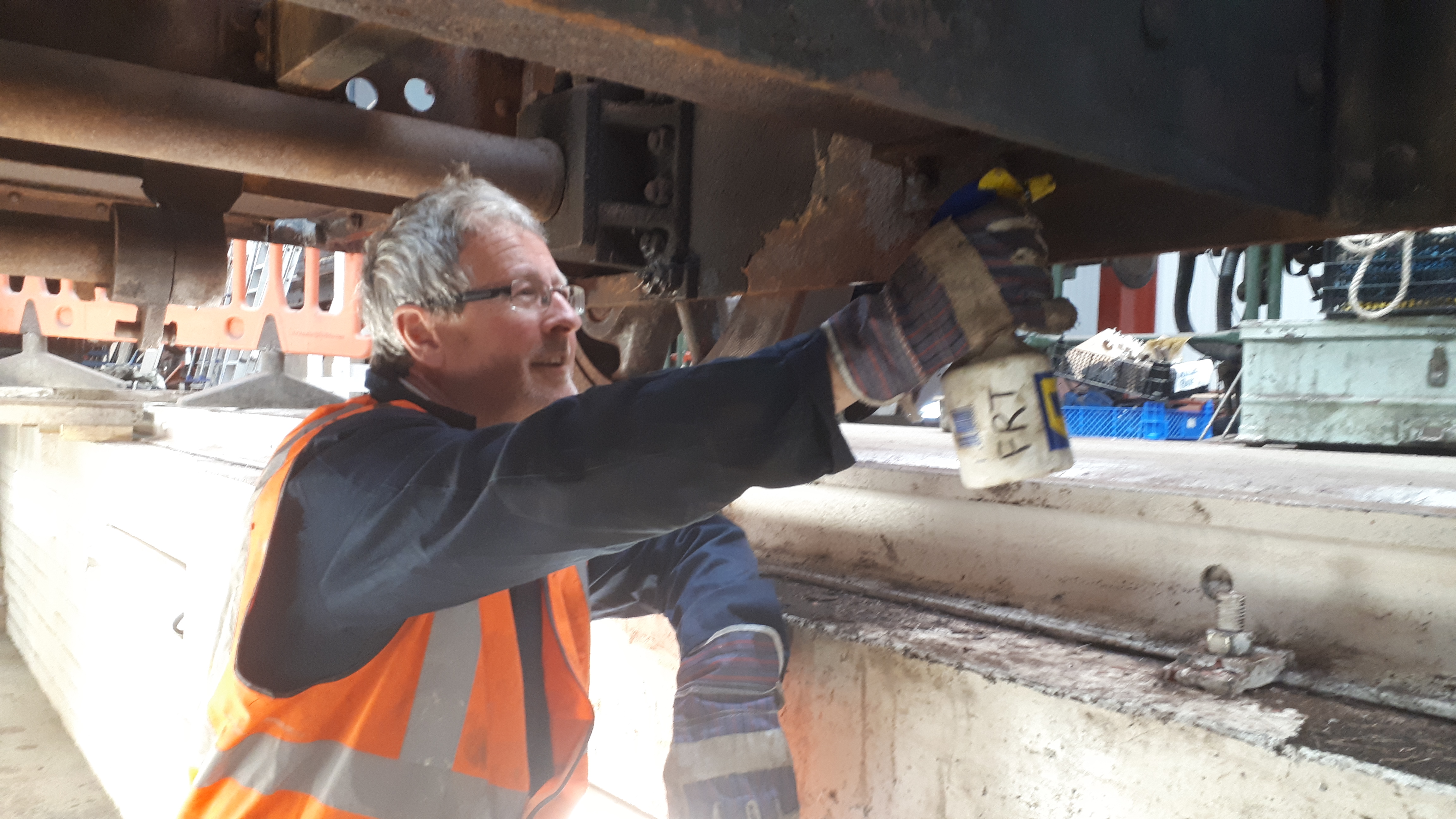 Paul Balshaw scrapes rust from Fluff's frames