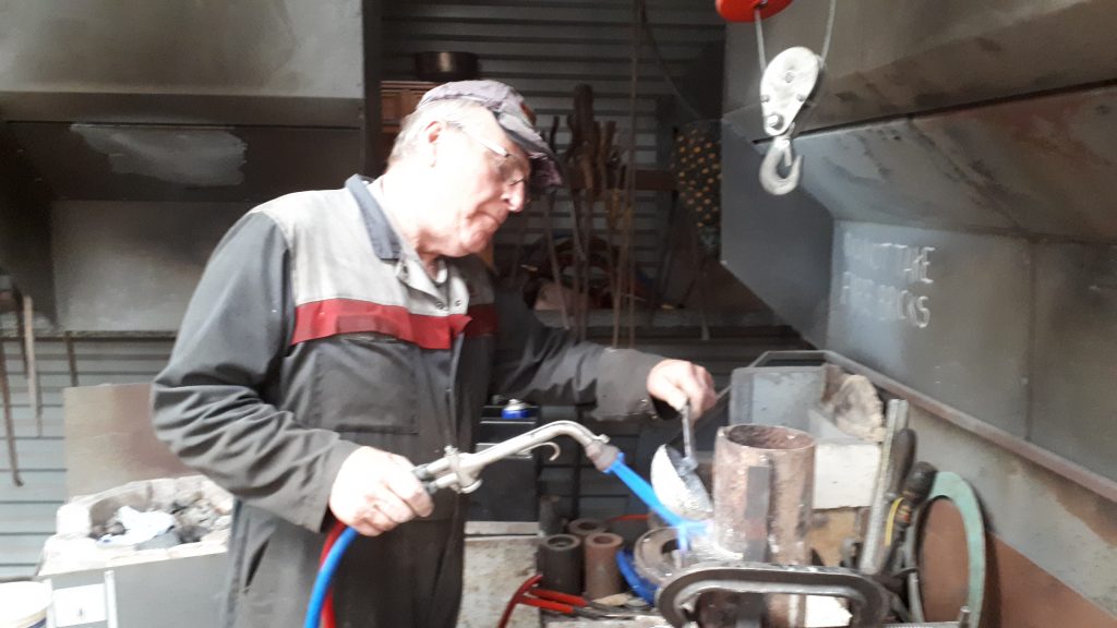 Jimmy Dutton pours white metal on to one of FR 20's tender bearings