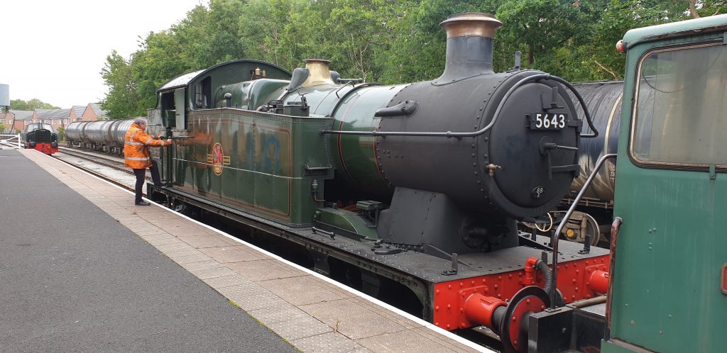 5643 being shunted round to the FRT shed