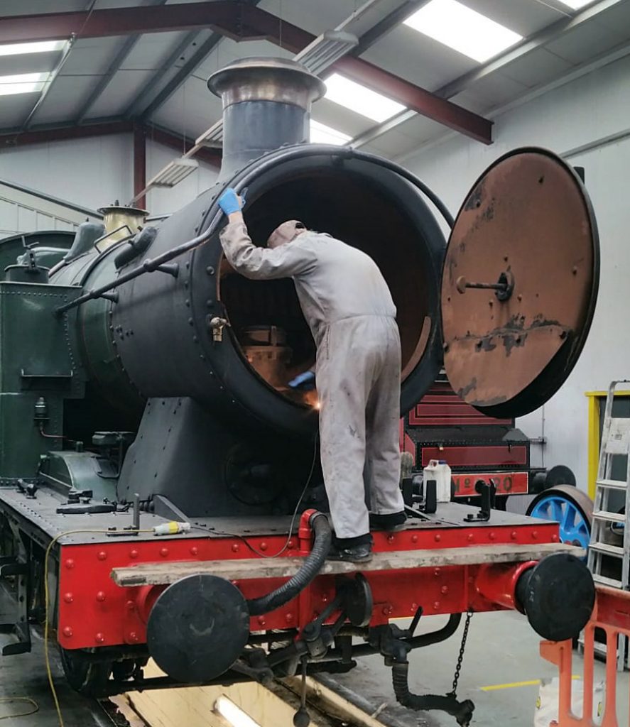 Fred examines 5643's smoke box