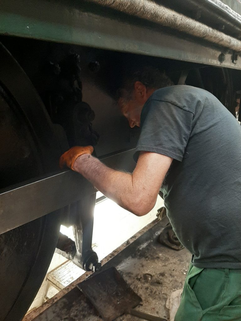 Keith cleaning 5643's frames