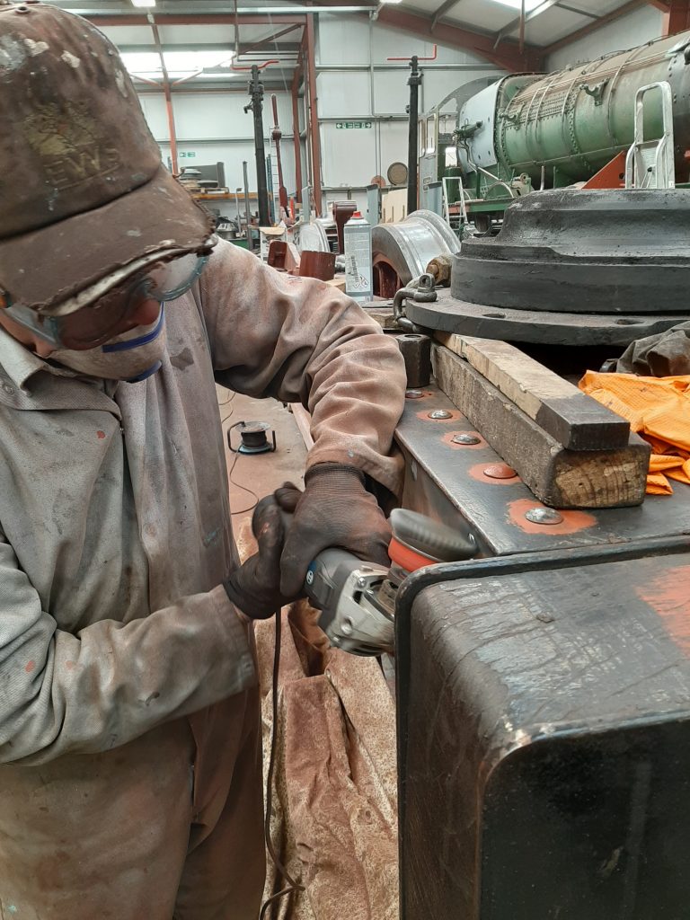 Fred cleaning paint from Fr 20's right hand valance