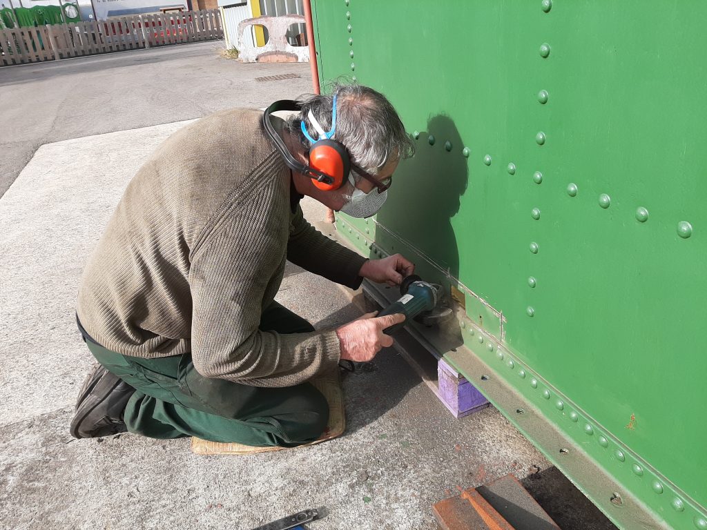 Keith cutting yet more metal from Wootton Hall's tender tank