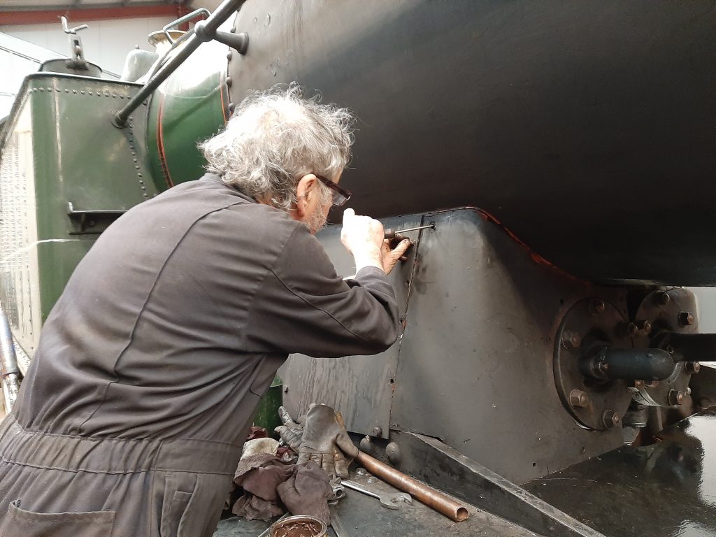 Keith fastens the right hand valve cover on 5643