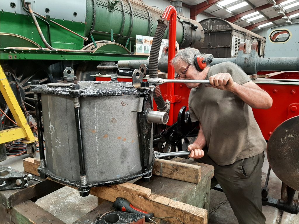 Keith tightening up the vacuum tender cylinder for Wootton Hall