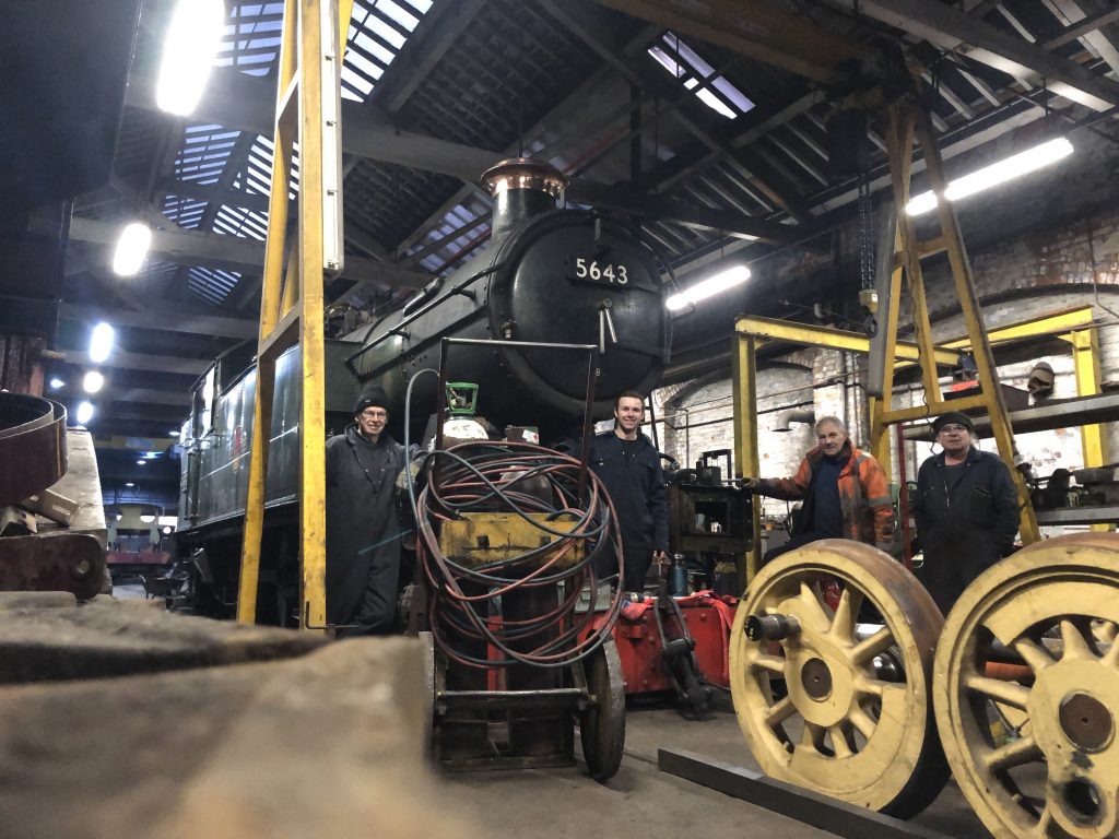 John Dixon, Sam Middleton, Keith Brewer and Ade Tomkinson with 5643 at Bury