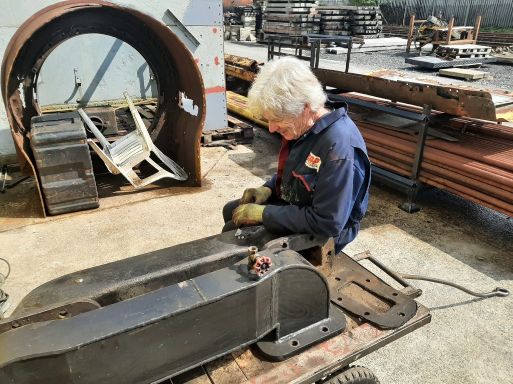 Ed cleaning 5643's balance pipes