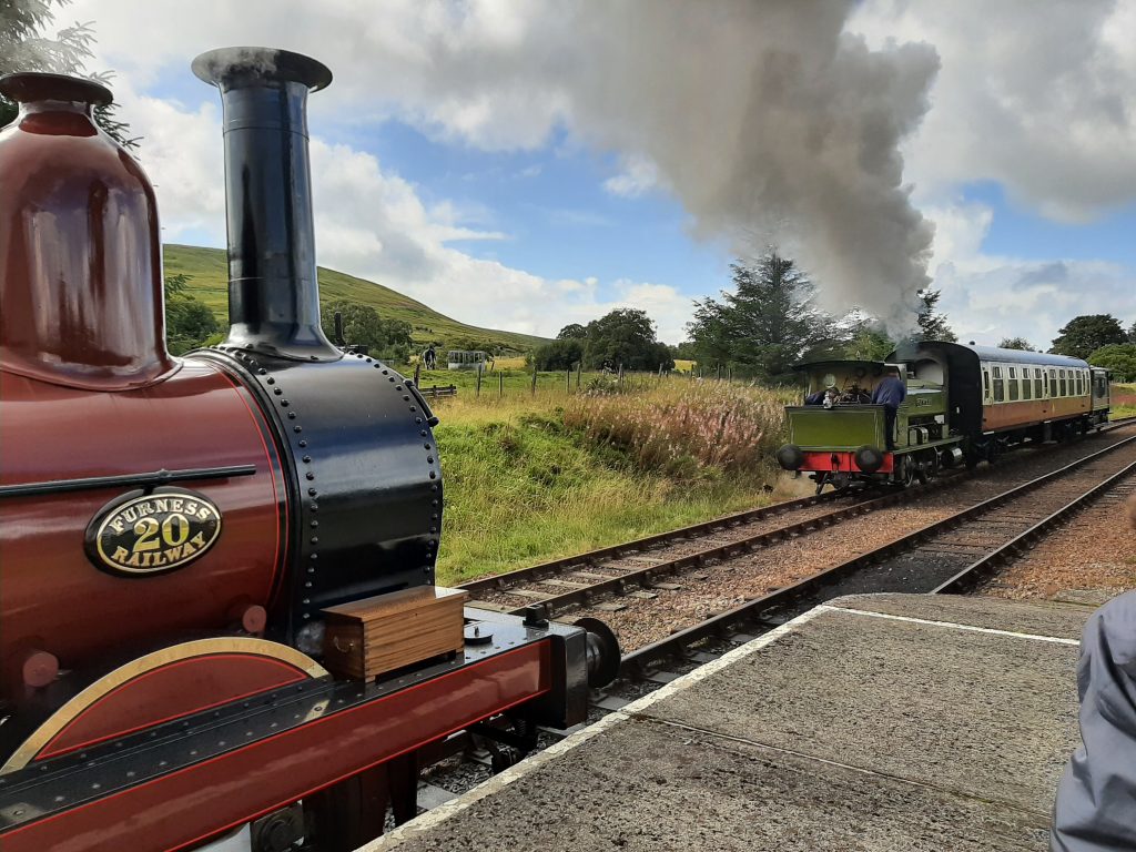FR 20 takes a rest whilst Andrew Barclay 0-4-0ST Rosyth No. 1 heads to Whistle Inn Halt