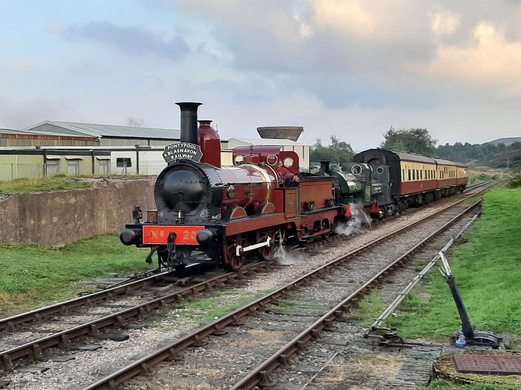 FR 20 on Thunderbird duties, approaching Furnace Sidings station