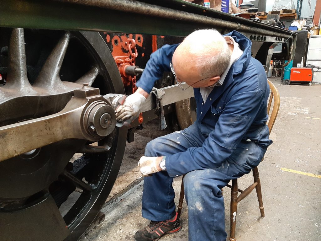 Phil Burton polishes one of 5643's coupling rods